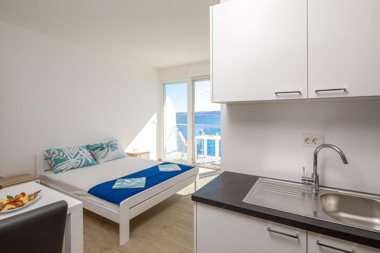 Absolute Beach Holidays Leilighet Dugi Rat Eksteriør bilde