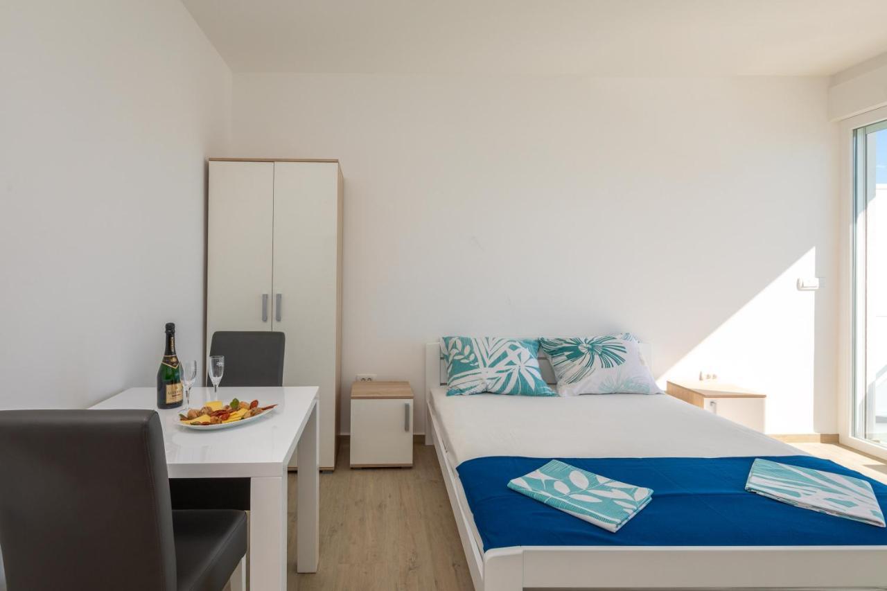 Absolute Beach Holidays Leilighet Dugi Rat Eksteriør bilde